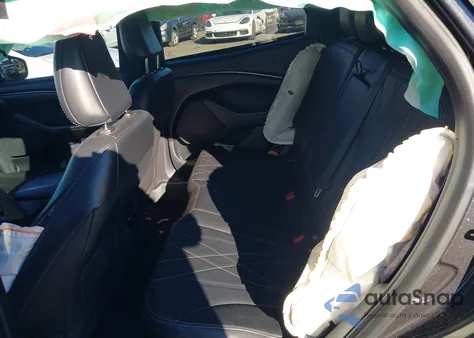 2022 Ford Mustang Mach-E Select z USA, uszkodzony, nr VIN 3FMTK1RM1NMA13939